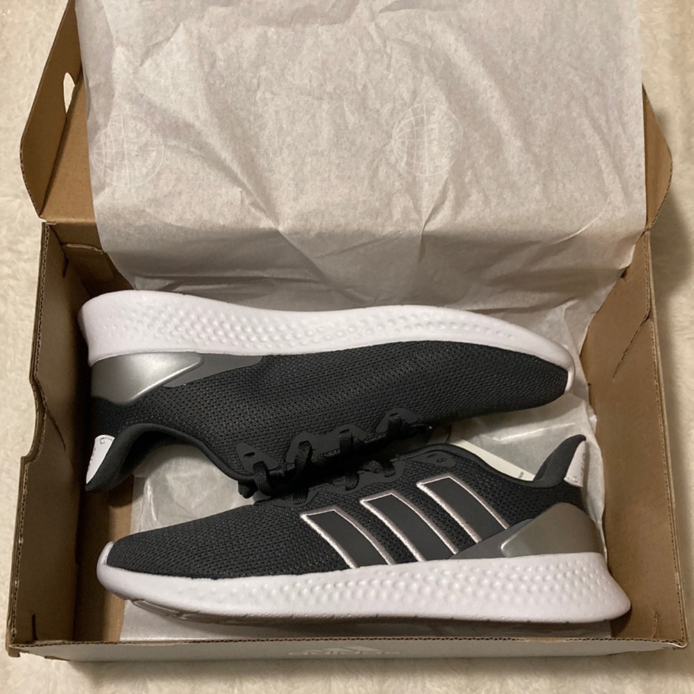 New in box- Adidas Puremotion SE